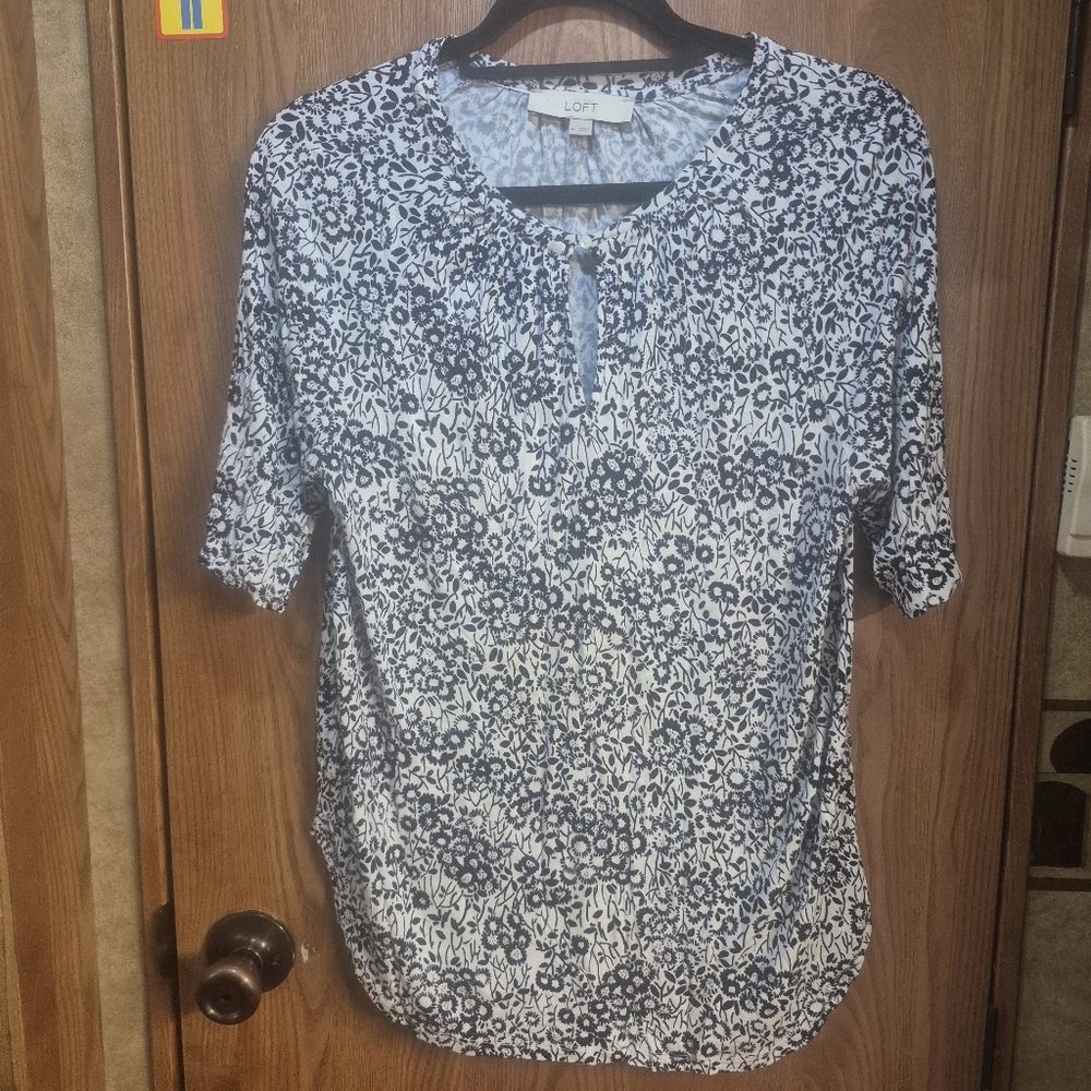LOFT White and Navy Floral Split-Neck Tunic.  Box 37